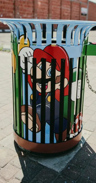 Mario painted bin Mario painted bin